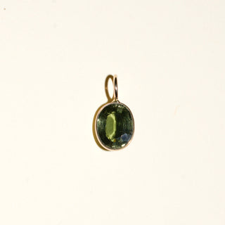 Garden Green Tourmaline Oval Cut Charm in Yellow 14k Gold