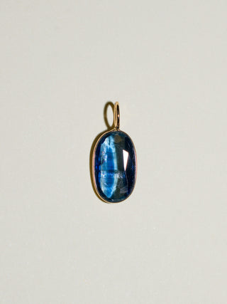 Sueños Kyanite Oval Cut Charm in Yellow 14k Gold