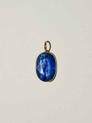 Noche Kyanite Oval Cut Charm in Yellow 14k Gold