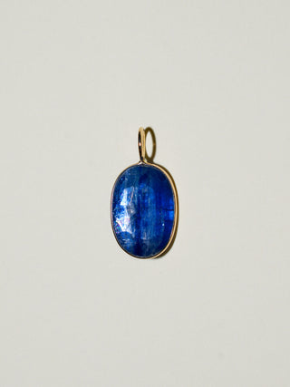 Noche Kyanite Oval Cut Charm in Yellow 14k Gold