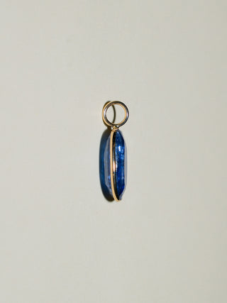 Noche Kyanite Oval Cut Charm in Yellow 14k Gold