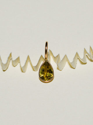 Pera Green Tourmaline Pear Cut Charm in Yellow 14k Gold