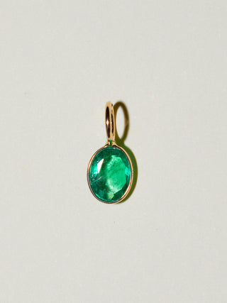 Carnaval Emerald Oval Cut Charm in Yellow 14k Gold