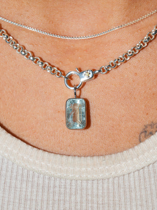 Manta Aquamarine Emerald Cut Charm in White 14k Gold