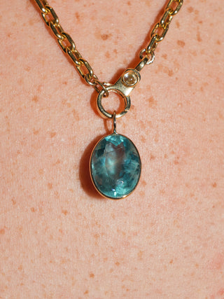 Setting Sail Fluorite Oval Cut Charm in Yellow 14k Gold
