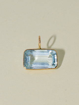 Riiiiver Aquamarine East West Emerald Cut Charm in Yellow 14k Gold