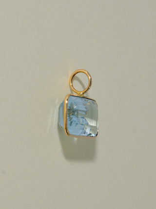 Riiiiver Aquamarine East West Emerald Cut Charm in Yellow 14k Gold