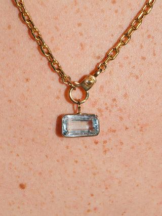 Riiiiver Aquamarine East West Emerald Cut Charm in Yellow 14k Gold