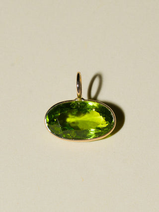Relish Peridot East West Oval Cut Charm in Yellow 14k Gold