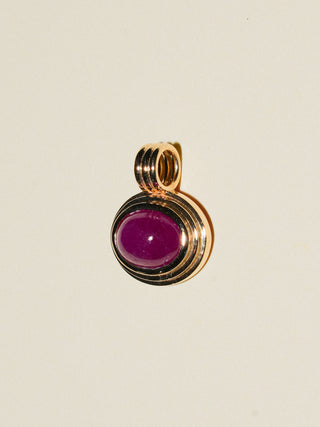 Cancer Season Ruby Triple East to West Oval Cabochon Charm in Yellow 14k Gold
