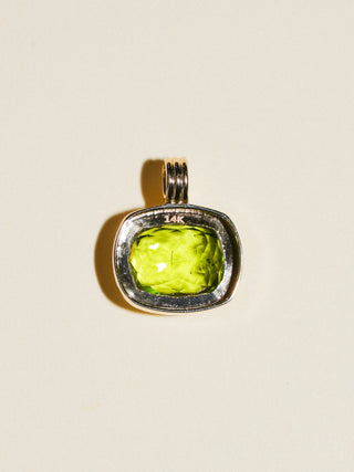 Anemone Peridot East West Cushion Cut Charm in Yellow 14k Gold