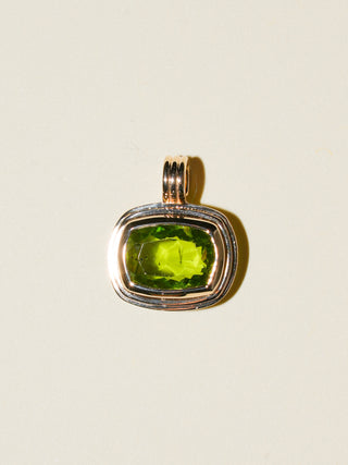 Anemone Peridot East West Cushion Cut Charm in Yellow 14k Gold