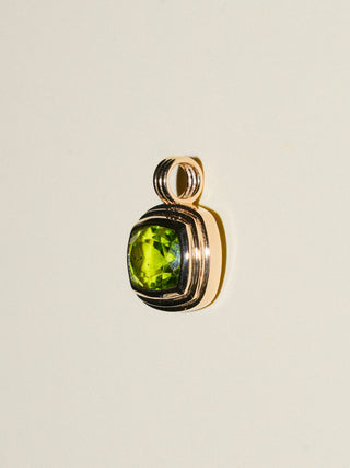 Anemone Peridot East West Cushion Cut Charm in Yellow 14k Gold