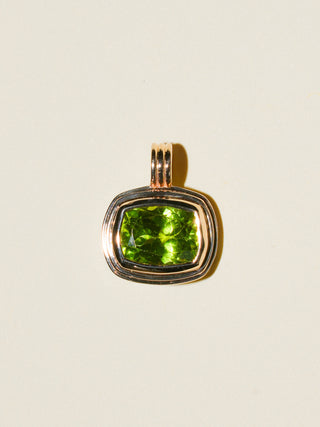 LeoLeoLeo Peridot Triple East West Can Cut Charm in Yellow 14k Gold