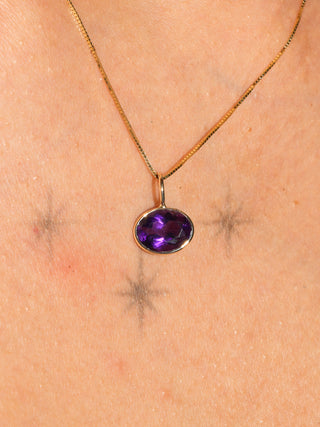 Maetra Amethyst East West Oval Cut Charm in Yellow 14k Gold
