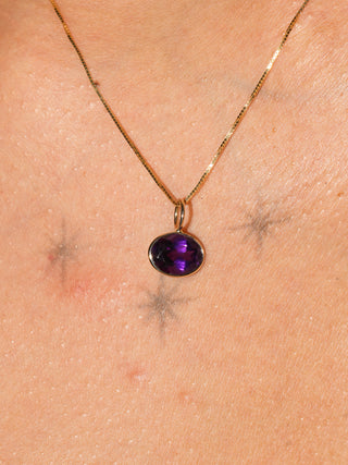 Maetra Amethyst East West Oval Cut Charm in Yellow 14k Gold