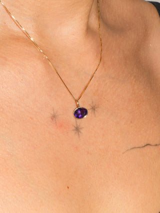 Maetra Amethyst East West Oval Cut Charm in Yellow 14k Gold