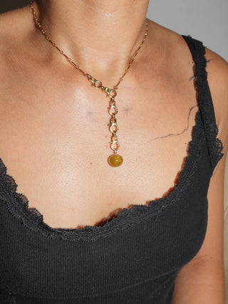 Beach Grass Baby Grossular Garnet East to West Oval Cabochon Charm in Yellow 14k Gold