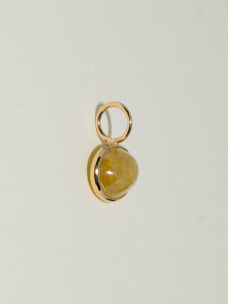 Tree Frog Grossular Garnet East to West Oval Cabochon Charm in Yellow 14k Gold