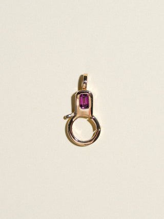 Comeria Garnet Lobby Clasp in Yellow 14k Gold