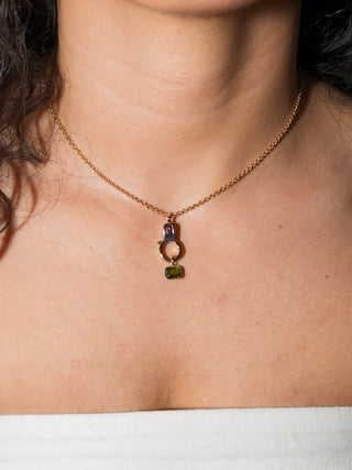 Comeria Garnet Lobby Clasp in Yellow 14k Gold